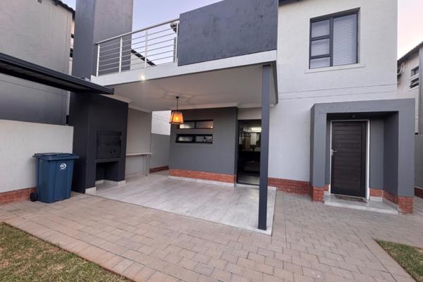 This modern, north facing townhouse, in Equestria, Pretoria East, offers a perfect blend ...