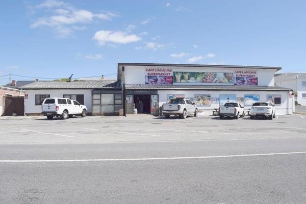 Dual Mandate – Prime positioned commercial property for sale in the business and restaurant hub of Agulhas. This well-known property is ...