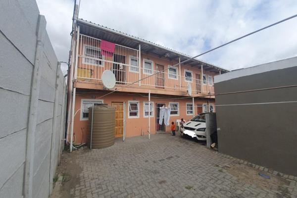 Cash buyers only!!!!!
Very neat 12 Bachelor apartments on 1 Erf.
8 Apartments with a floor size of 12 square meters.
4 Apartments with ...