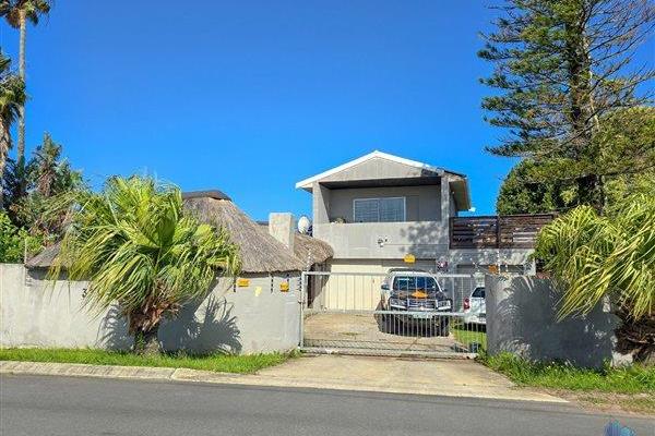 This beautiful 4-bedroom home is nestled in a peaceful neighborhood, offering privacy and comfort. The main bedroom features a ceiling ...