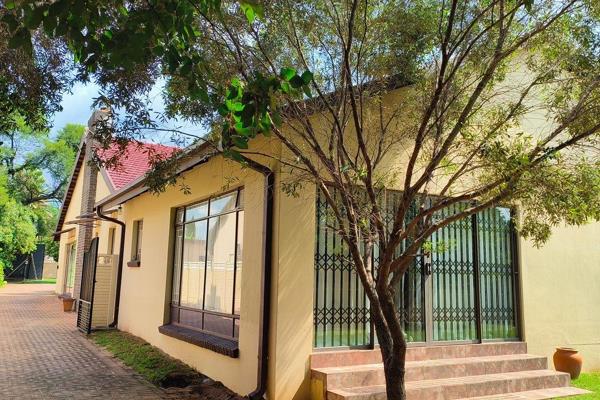 Lovely spacious home in excellent condition!!
This special, much loved-family home is situated in the most popular Erasmus area of ...