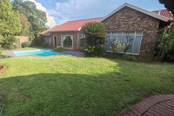 This Property Offers:

4 Bedrooms, 3 Bathrooms (2 En - Suite)
Lounge, Dining Room and TV Room
Wooden Kitchen + Laundry Room
Big ...