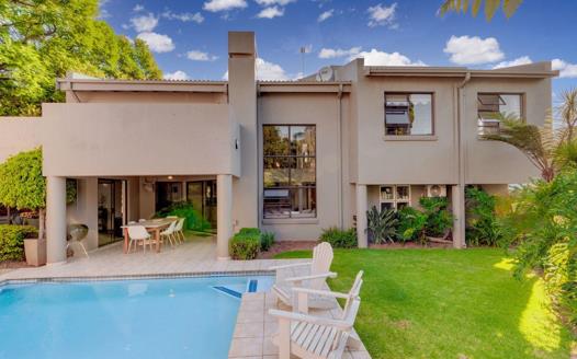 4 Bedroom House for sale in Douglasdale