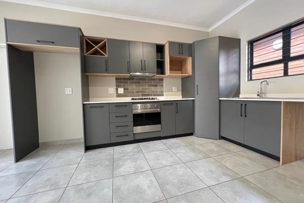 This townhouse summarizes the very definition of modern and style. 

This property offers a modern kitchen with double sink, granite ...