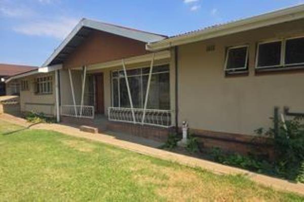 This family home offers you a sunny and spacious tiled lounge and family room.
 3 Bedrooms with built in cupboards, 1 Bathroom and ...