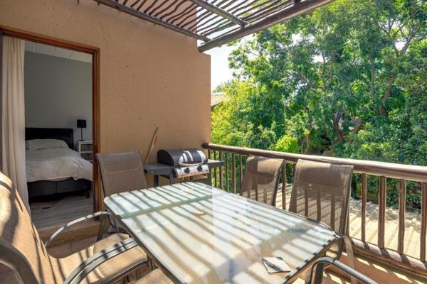 Escape to tranquility in this charming top floor, 2 bedroom,1 bathroom apartment ...