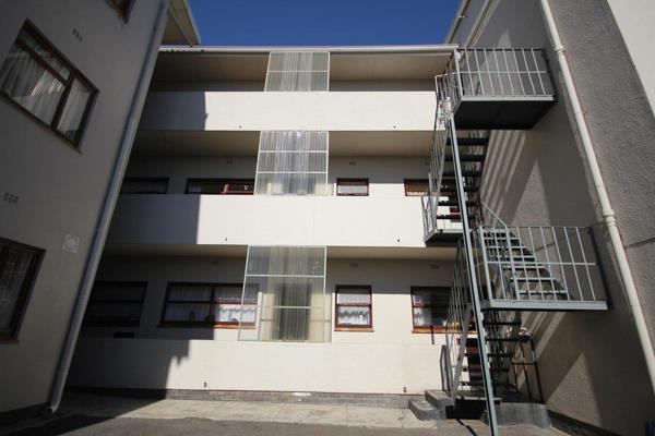 1st Floor, Spacious 1 Bedroom (BIC) apartment in Parow
Separate Lounge, Kitchen and Bathroom (no shower)
Balcony
Pre-Paid ...