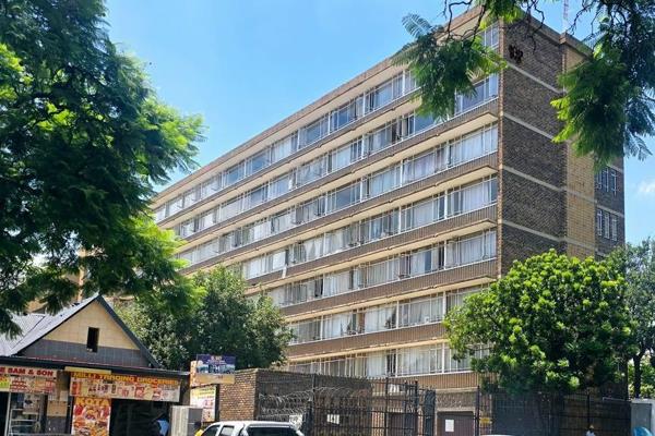 This beautifully renovated and freshly painted apartment in the heart of Pretoria is perfect for homeowners and investors alike. ...