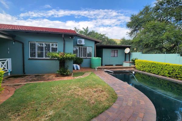 Enough space for the whole family!
Situated in an upmarket area in a complex.
Levy R1700 pm Rates and taxes R571pm.

Well ...