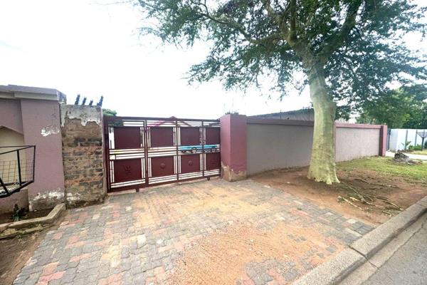 House For Sale In Norkem Park Ext 4, Kempton Park

5-bedroom House in a Secure Norkem Park Community.

Discover your dream home in the ...