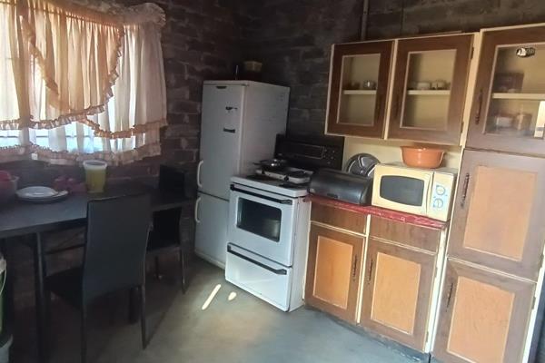 Here is an investment opportunity!

This house is at tsakane ext 17

This is an RDP house that has 2 back rooms and a garage.

A ...