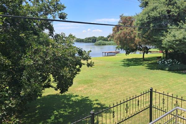 Welcome to this beautiful facebrick waterfront property. Are you looking for a stunning family home situated on the dam front. Serene ...