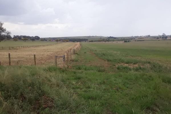 4047 sqm of flat land up for grabs.

This land is suitable to build your dream home in the heart of Henley On Klip. 
Ample building ...