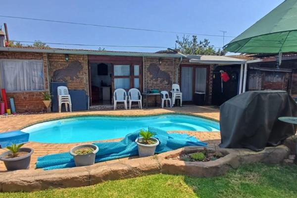 Guest House and Private Home for Sale in Edleen Kempton Park
This exceptional property ...