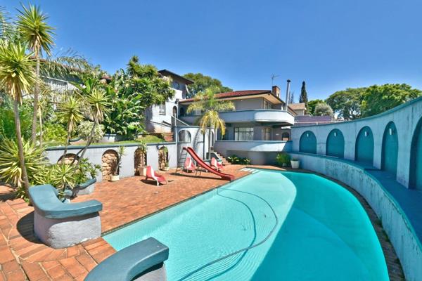 This phenomenal property is a dream come true, featuring three stunning homes on one expansive stand of 8946m2, along with a ...