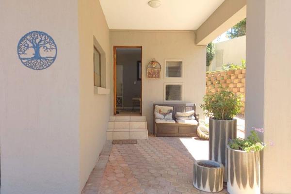 SOLE MANDATE - furnished townhouse 
Available:  1 March 2025 on long term rental (12 ...