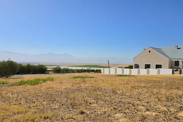 Seize this rare opportunity to own one of the last remaining large plots in sought-after Riebeek Kasteel, boasting breathtaking ...