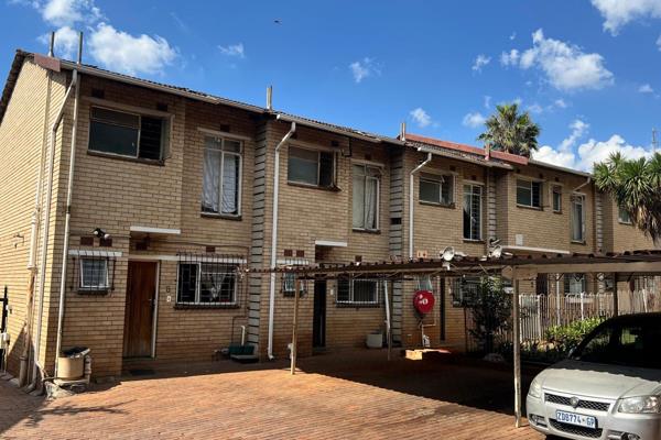 A fully tenanted block of flats located in Windsor East, Johannesburg. This property ...