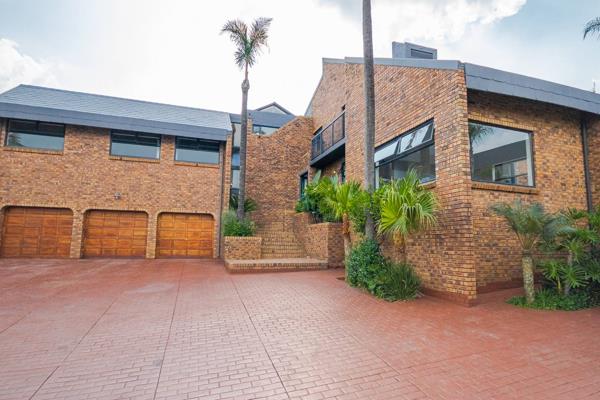 This immaculate home is situated on the ridge on Moreleta Park overlooking the Nature Reserve.  A beautiful position with a beautiful ...