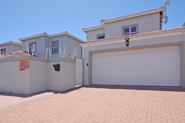 Sole &amp; Exclusive Mandate 

Welcome to this incredible double-storey townhouse, perfectly blending style, comfort and ...