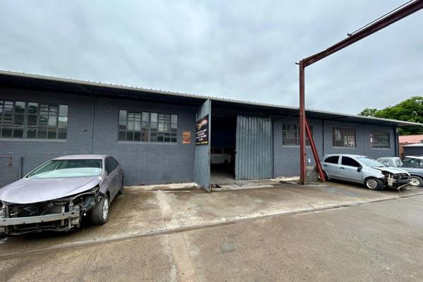 258m2 workshop/warehouse in prime location in Greyling Street.
Offers a large open-plan area with an allocated office space in the ...