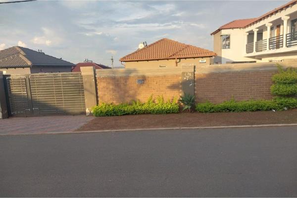Charming 2 Bedroom House for Rent in Lehae, Phase 4


Experience the tranquility of this quiet and secure neighborhood in Lehae, Phase ...