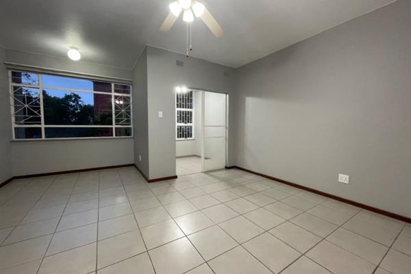 SOLE MANDATE
Cozy newly renovate Batchelor unit available immediately at Bel Air ...