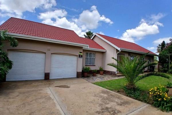 Luxurious 4-Bedroom Home with Separate Flatlet - A Haven of Comfort and Elegance! 

Step into a haven of comfort, style, and elegance ...