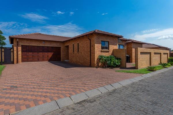 This charming and well-maintained family home is a true gem. With its bright, sunny lounge that seamlessly flows into the dining room ...