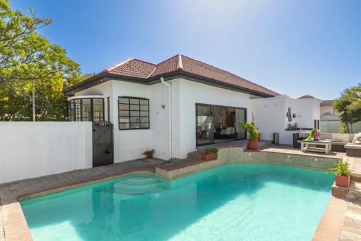 4 Bedroom House for sale in Strand North