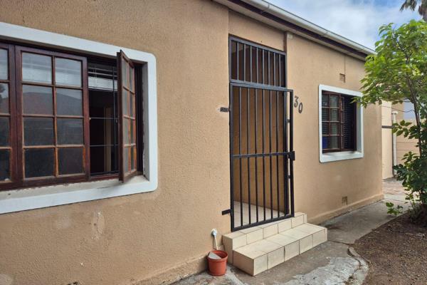 Fitted kitchen with kitchen nook for a chat over a cup of coffee.   4 well sized bedrooms with built in cupboards, one en-suite , all ...