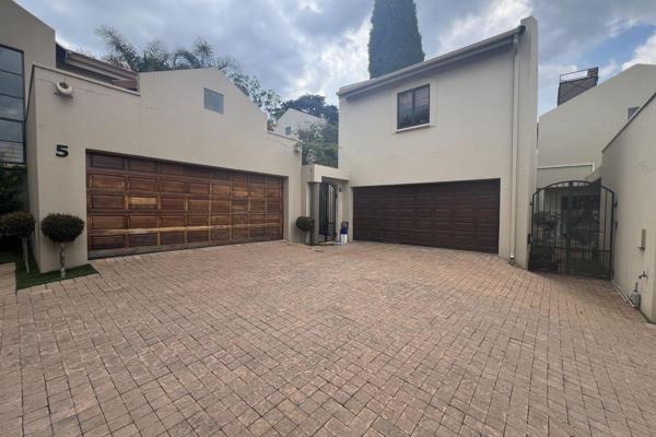 A lovely cluster situated within easy access to Highways, Rosebank Mall and Gautrain.

Entrance, open-plan lounge &amp; dining room ...