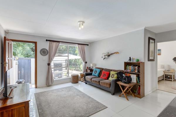 This immaculate 2-bedroom simplex in Broadacres is an absolute gem, offering an enormous, pet-friendly garden that provides ample space ...