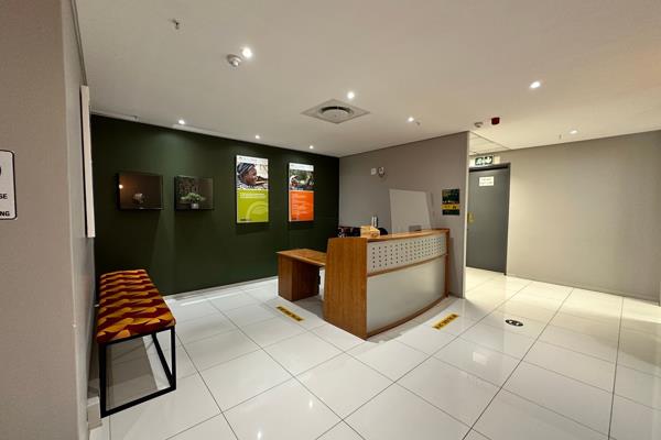 This impressive 1037 sqm office space on the first floor in Rosebank offers a ...