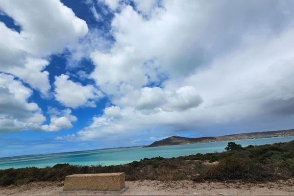 Uninterrupted Views over the Langebaan Lagoon

Turquoise and blue, and some days ...