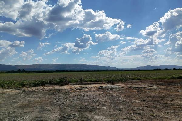 Own this marvellous piece  of 27.9 hectares of country land in the sought after Zuurplaat. Close to Mooinooi, Rustenburg and Kroondal ...