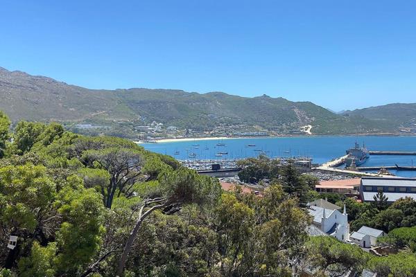 SOLE MANDATE
Enjoy spectacular panoramic views of False Bay from this open-plan, furnished three bedroomed home in Simon’s Town.   ...