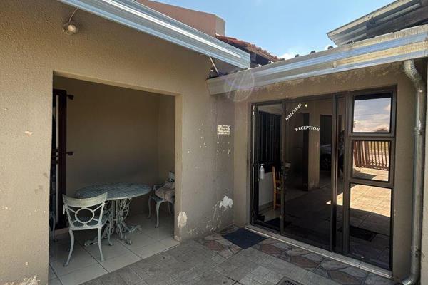 An exceptional investment opportunity! This fully operational Bed &amp; Breakfast is situated in a high-traffic area of Kagiso ...