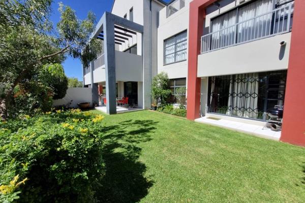 Do snow angels on the green green grass!
Beautifully kept ground floor contemporary apartment in the fashionable Sandton style in ...