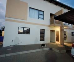 Townhouse for sale in Raslouw Gardens