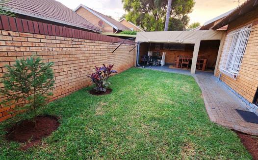 2 Bedroom Townhouse for sale in Clubview