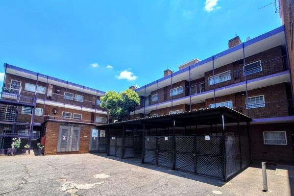 Modern 1-Bedroom Ground Floor Unit in the Heart of Pretoria North
This spacious ...