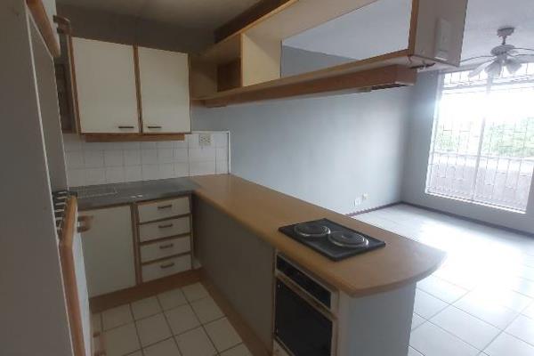 This apartment, ideal for a single person, especially students.  1 x Bedroom and 1 x Bathroom. Open plan Kitchen and Living room. Water ...