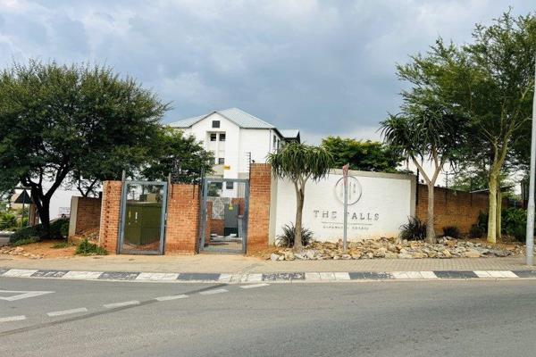 Nestled in the heart of Wilgeheuwel, this stunning two-bedroom, two-bathroom apartment at The Falls Lifestyle Estate offers a perfect ...