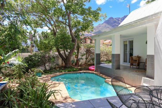 4 Bedroom House for sale in Paradyskloof