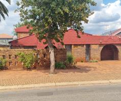 House for sale in Lenasia Ext 3