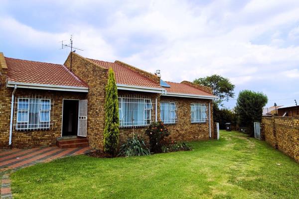 Nestled in the heart of Bronkhorstspruit, this charming 3-bedroom, 2-bathroom home offers an ideal blend of space, comfort, and ...