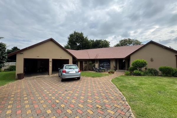 This stunning family home features a welcoming entrance hall, a spacious lounge, and a formal dining room, ideal for hosting ...