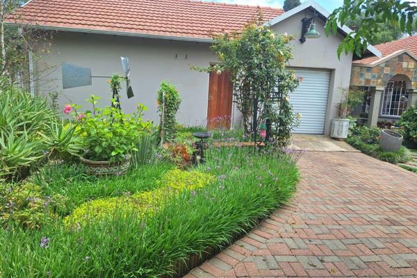 Beautiful Family Home in the lovely Van Riebeek Enclosed Area. This home consists of 3 bedrooms, 2 bathrooms, 3 living areas, dining ...