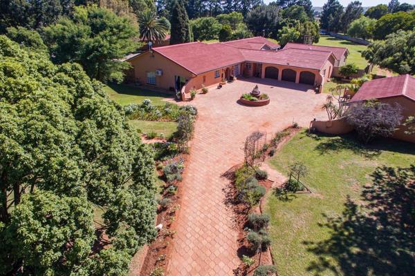 This beautiful property -located in Helderblom Tarlton- is up for grabs !
Situated on a main road, this property is perfect for ...